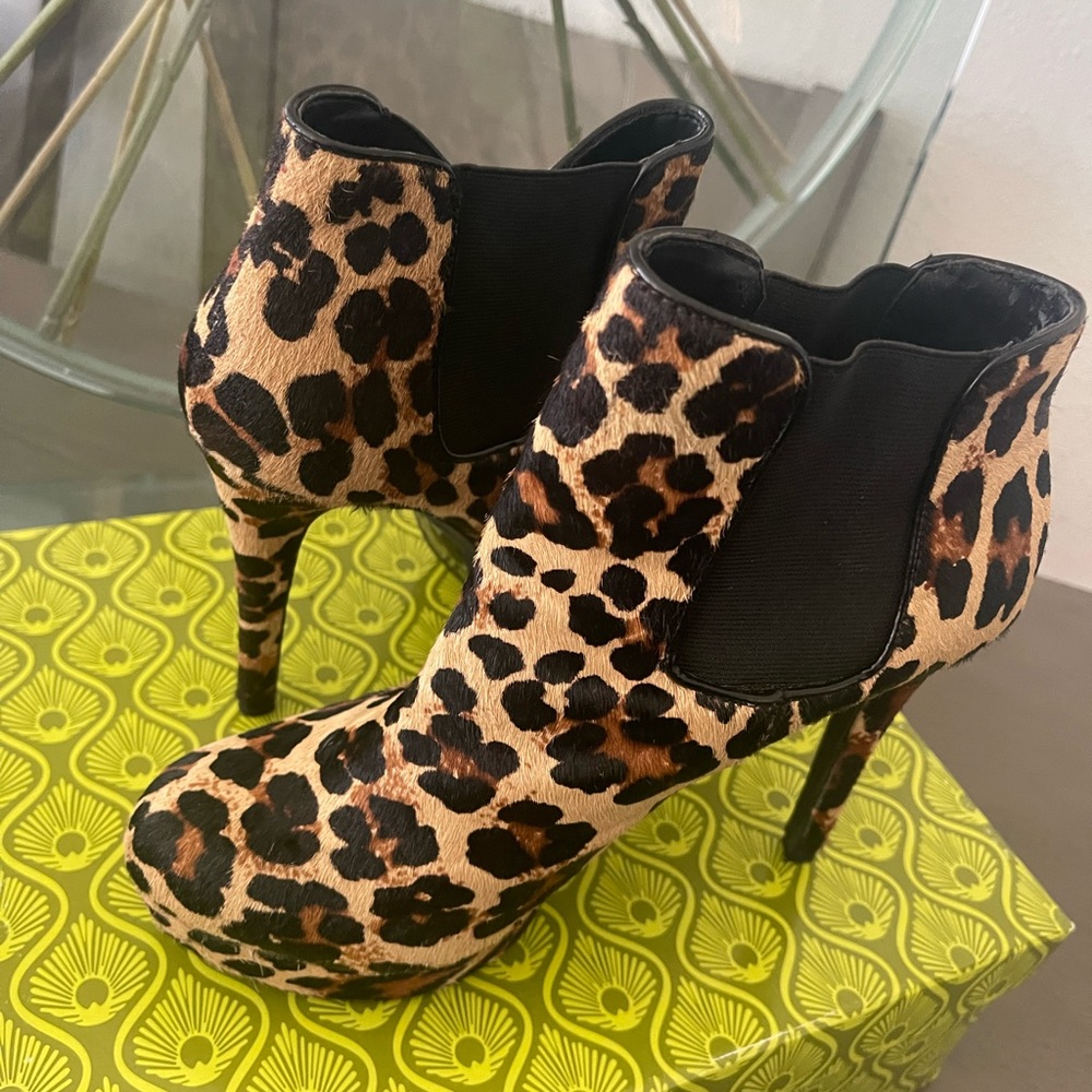 Gianni Bini Leopard Booties